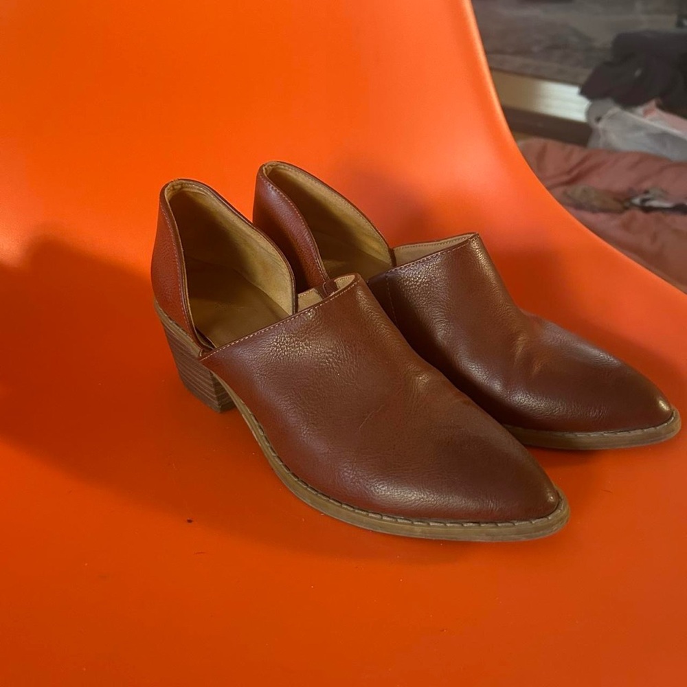 Universal Thread Brown Mules